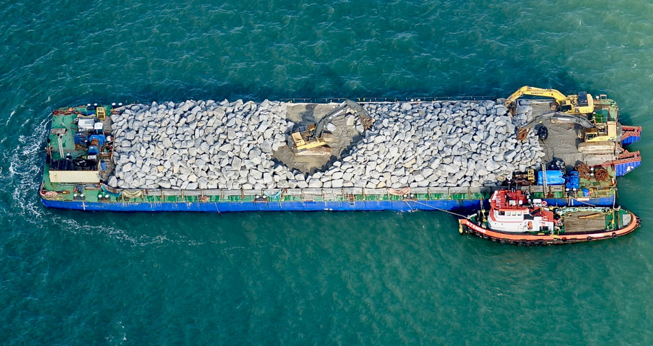 Coque robuste pour des années d'utilisation Barges-trémies de dragage de lac transportant du limon à un prix intéressant