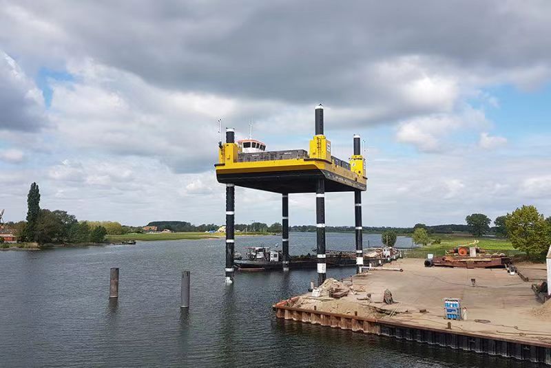 Barge cric offshore à système hydraulique pour les travaux marins