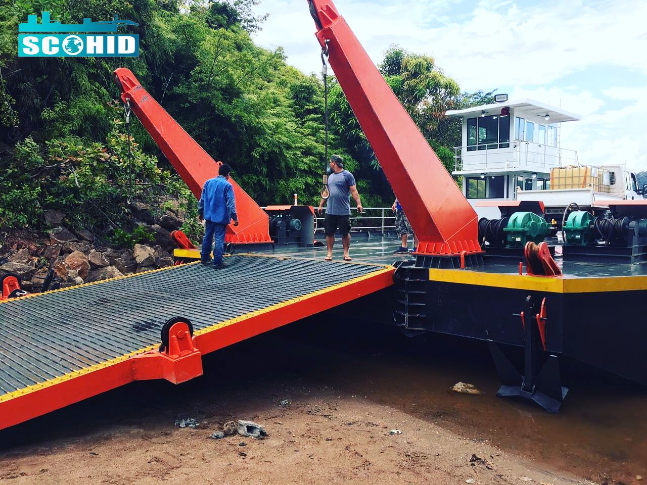 Barge de taille moyenne de 30 m avec une capacité de chargement de 250 t, barge de transport d'équipement pour le transport de marchandises en lac/rivière/mer