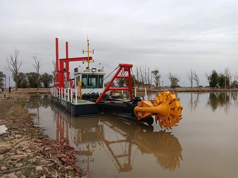 À Dubaï, roue à godets hydraulique, drague de dragage de sable utilisée dans la rivière pour le dragage de boue