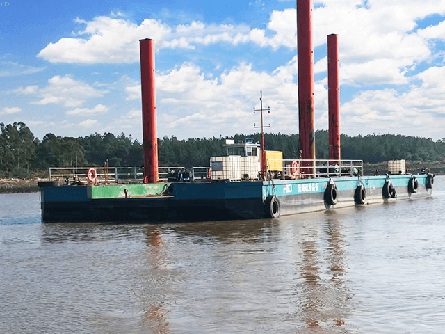 Barge modulaire pour drague-pelleteuse excavatrice