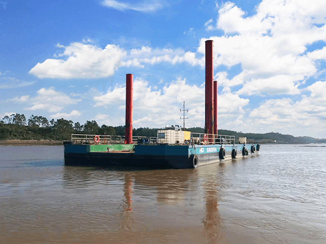 Barge de taille moyenne de 30 m avec capacité de chargement de 250 t, plate-forme de pontons à conteneurs modulaires de taille personnalisée, barges